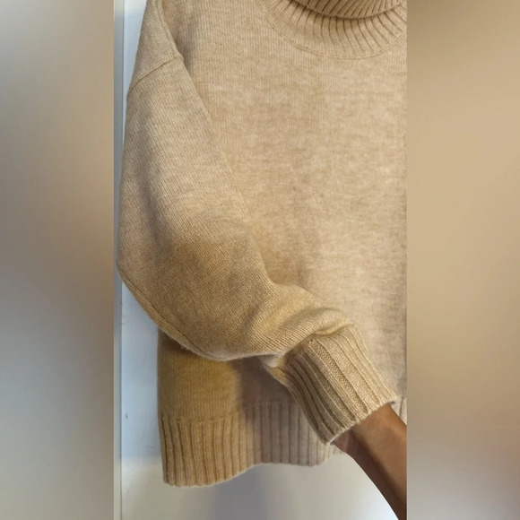 NWOT Lovers + Friends Jalisa Turtleneck Sweater Light Oatmeal Size Small - Picture 7 of 8